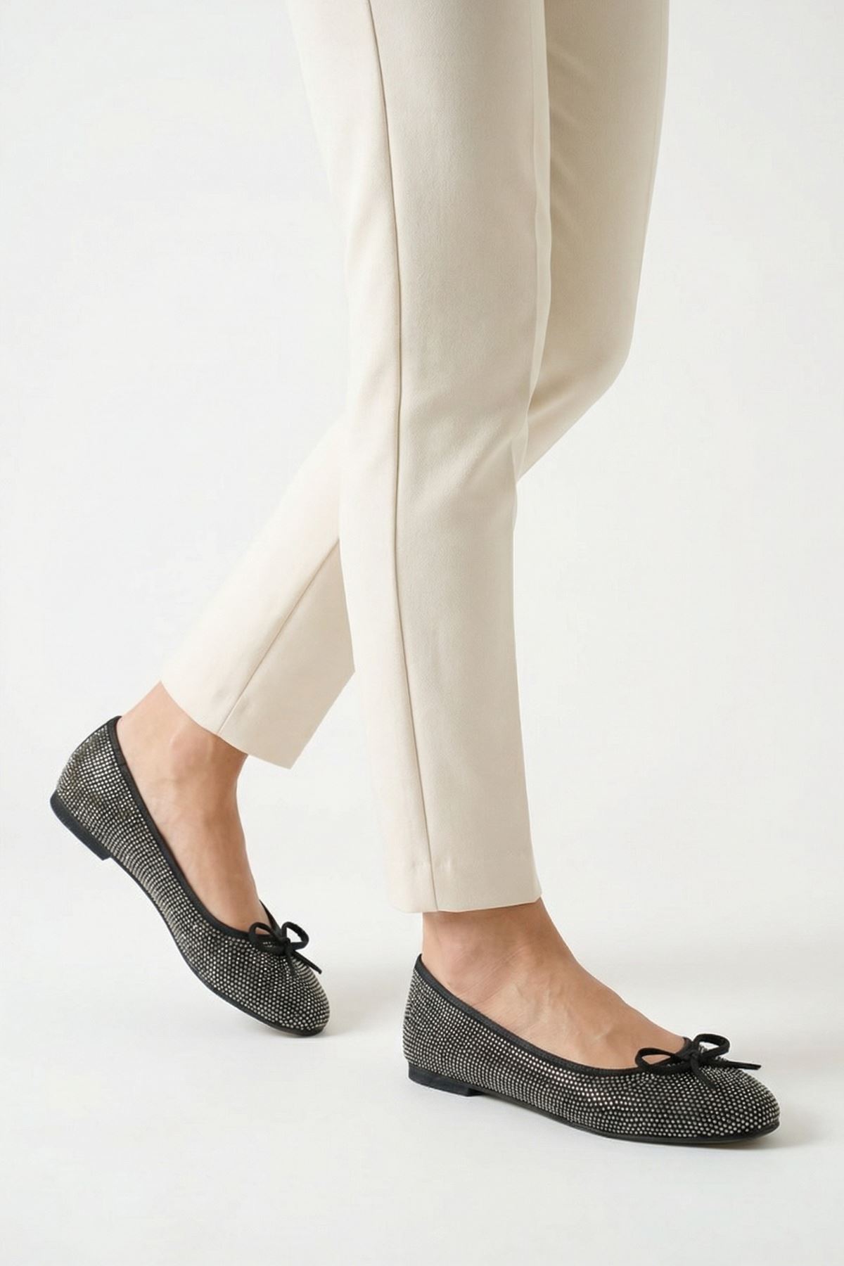 Romina; Platin Parlak Taşlı,Babet Ayakkabı