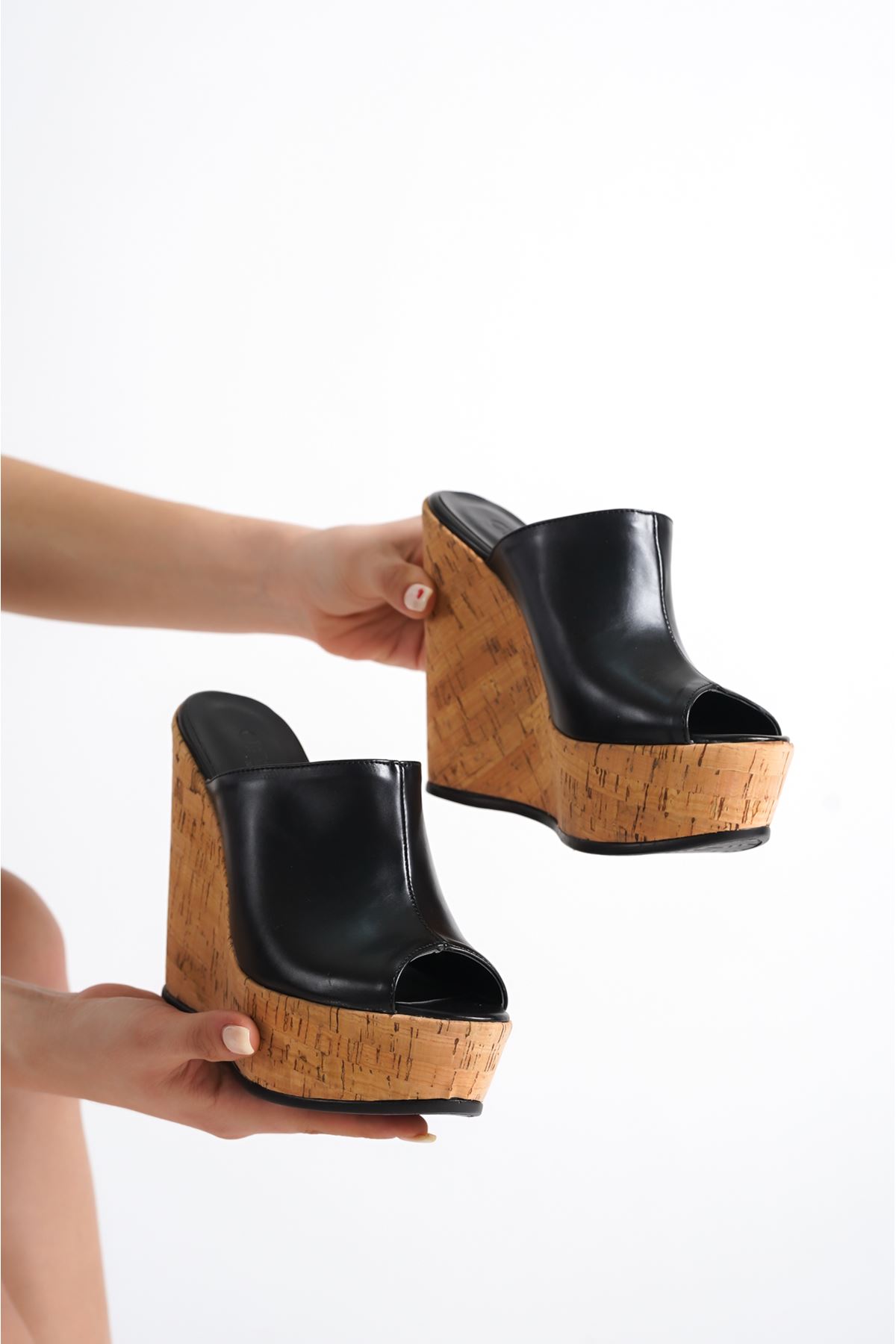 Armine;Siyah,12 cm   Mantar Dolgu Topuklu Kadın Terlik(KALIP İÇİN LÜTFEN AÇIKLAMAYI OKUYUNUZ) 