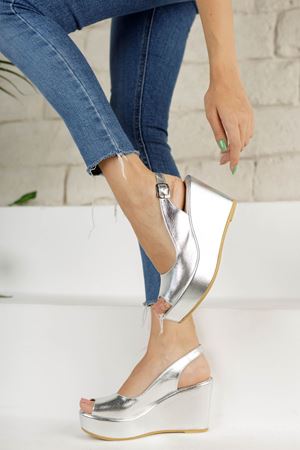 Juliet; Kadın,Gümüş, Topuklu,Burnu ve Arkası açık,9 cm  Dolgu Topuklu Ayakkabı (KALIP İÇİN LÜTFEN ÜRÜN AÇIKLAMASINI OKUYUNUZ)