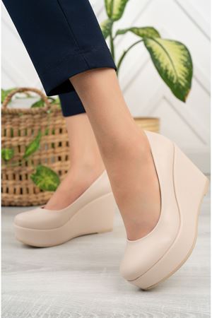 Romano; Krem Cilt,9 cm Dolgu Topuklu Ayakkabı (DAR KALIPTIR ÜRÜN AÇIKLAMASINI OKUYUNUZ)