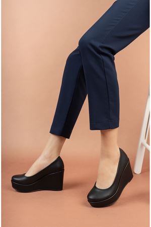 Romano; Siyah Cilt, Dolgu Topuklu Ayakkabı (DAR KALIPTIR ÜRÜN AÇIKLAMASINI OKUYUNUZ)