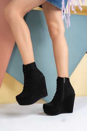 Darla ; Siyah Süet,Dolgu Topuklu Kadın Bot