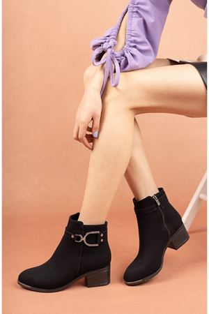 Alara; Kadın, Siyah, Toka Detaylı, Klasik Topuklu Bot