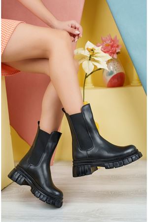 Emery; Siyah Cilt,Lastikli Kalın Tabanlı Kadın Bot