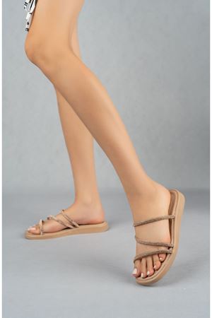 SCOOP;Krem Nude,Kararmaz Taş Detaylı Kaymaz Tabanlı Terlik