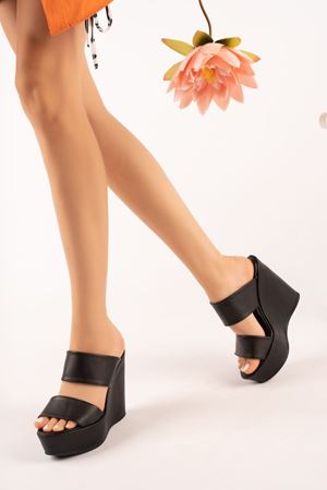 Victory; Siyah,12 cm Dolgu Topuklu Kadın Terlik