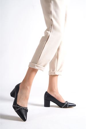 Alice; Siyah Cilt,Kararmaz Taş Detaylı Klasik Topuklu Ayakkabı