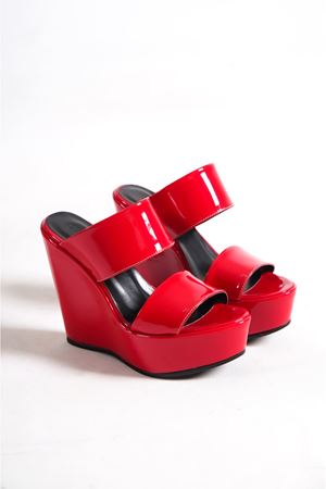 Victory; Kırmızı Rugan,12 cm Dolgu Topuklu Kadın Terlik