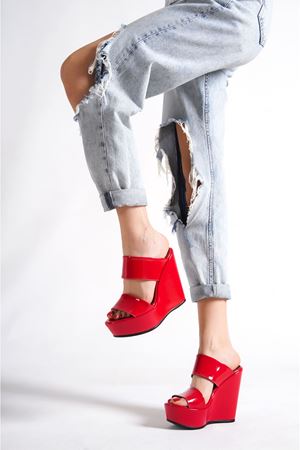 Victory; Kırmızı Rugan,12 cm Dolgu Topuklu Kadın Terlik