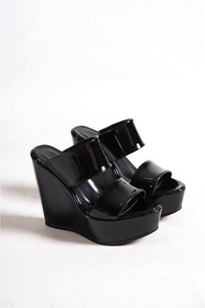 Victory; Siyah Rugan,12 cm Dolgu Topuklu Kadın Terlik 