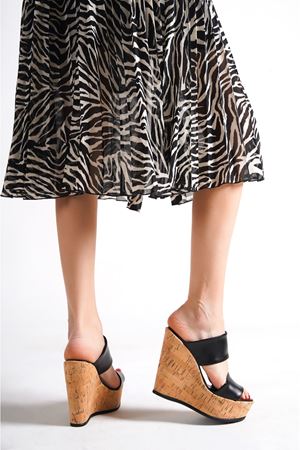 Victory; Siyah,12 cm Mantar Dolgu Topuklu Kadın Terlik