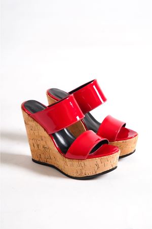 Victory; Kırmızı,12 cm Mantar Dolgu Topuklu Kadın Terlik 