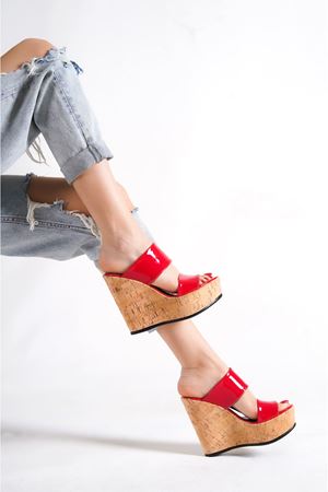 Victory; Kırmızı,12 cm Mantar Dolgu Topuklu Kadın Terlik 