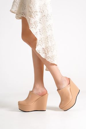 CARLA; Kadın,Krem-Nude,12 cm Dolgu Topuklu Terlik (KALIP İÇİN LÜTFEN ÜRÜN AÇIKLAMASINI OKUYUNUZ)