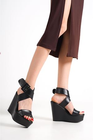 Dixie,Siyah Mat Deri,Toka Detaylı,12 cm  Dolgu Topuklu Ayakkabı