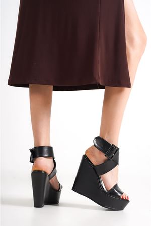 Dixie,Siyah Mat Deri,Toka Detaylı,12 cm  Dolgu Topuklu Ayakkabı