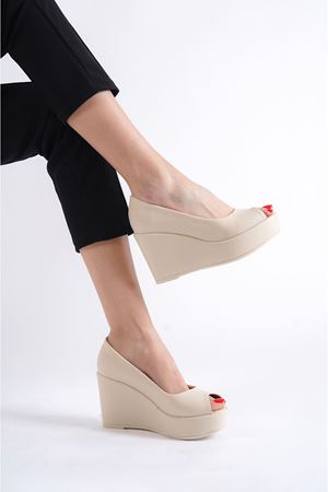 Felicity; Krem Cilt,Burnu Açık,9 cm Dolgu Topuklu Ayakkabı