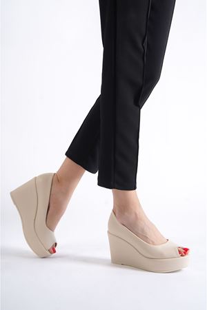 Felicity; Krem Cilt,Burnu Açık,9 cm Dolgu Topuklu Ayakkabı