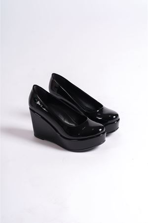 Romano; Siyah Rugan, Dolgu Topuklu Ayakkabı (DAR KALIPTIR ÜRÜN AÇIKLAMASINI OKUYUNUZ)