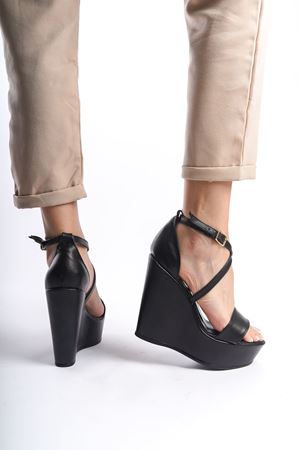 Alessi;Siyah Mat Deri ,12 cm Dolgu Topuklu Ayakkabı