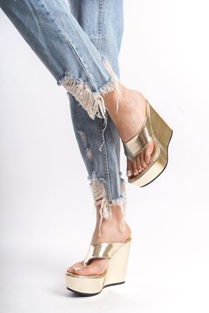 Ophelia; Gold ,12 cm Dolgu Topuklu Parmak Arası Terlik