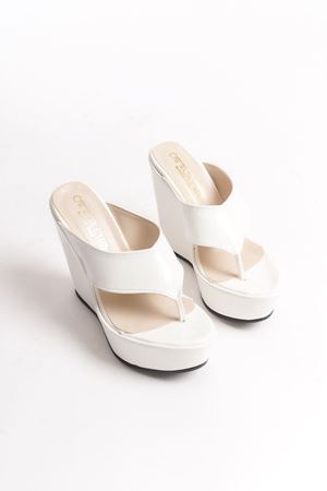 Ophelia; Beyaz ,12 cm Dolgu Topuklu Parmak Arası Terlik 