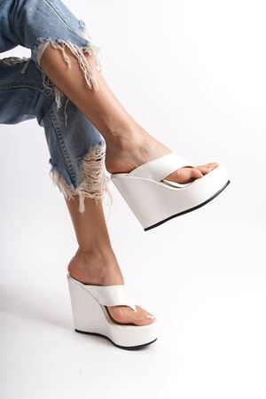 Ophelia; Beyaz ,12 cm Dolgu Topuklu Parmak Arası Terlik 