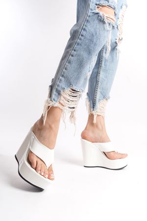 Ophelia; Beyaz ,12 cm Dolgu Topuklu Parmak Arası Terlik 