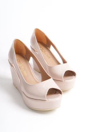 Mia; Krem,9 cm Dolgu Topuklu Kadın Ayakkabı  (DAR KALIPTIR ÜRÜN AÇIKLAMASINI OKUYUNUZ)