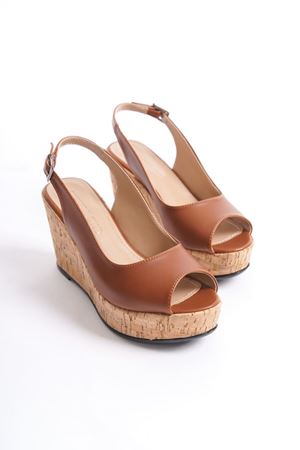 Juliet;  Taba, Burnu ve Arkası açık, 9 cm Mantar Dolgu Topuklu Kadın Ayakkabı (KALIP İÇİN LÜTFEN ÜRÜN AÇIKLAMASINI OKUYUNUZ)