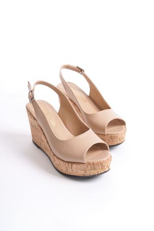 Juliet;  Nude, Burnu ve Arkası açık, 9 cm Mantar Dolgu Topuklu Kadın Ayakkabı (KALIP İÇİN LÜTFEN ÜRÜN AÇIKLAMASINI OKUYUNUZ)