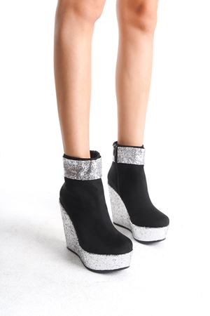 Eve ;  Siyah Süet - Gümüş Simli,Dolgu Topuklu Kadın Bot