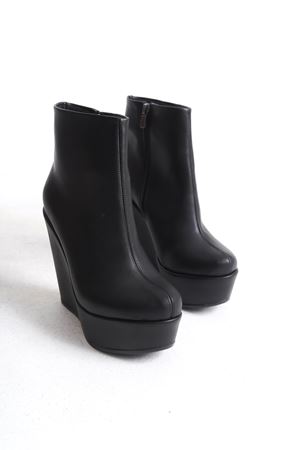 Eve ; Siyah Cilt , Dolgu Topuklu Kadın Bot