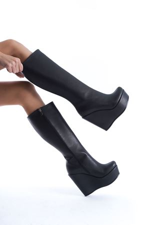 Bounty ; Siyah Mat Deri ,12 cm Dolgu Topuklu Kadın Çizme