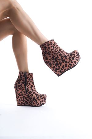 Eve ; Leopar Desenli,Dolgu Topuklu Kadın Bot