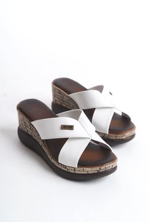 Suzi; Beyaz,7,5 cm  Dolgu Topuklu Kadın Terlik 