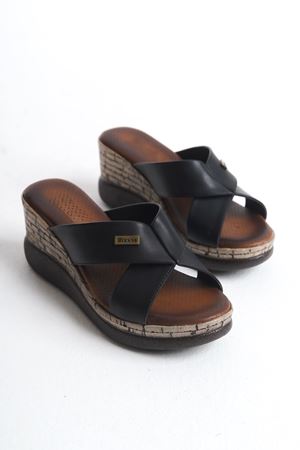 Suzi; Siyah,7,5 cm  Dolgu Topuklu Kadın Terlik 