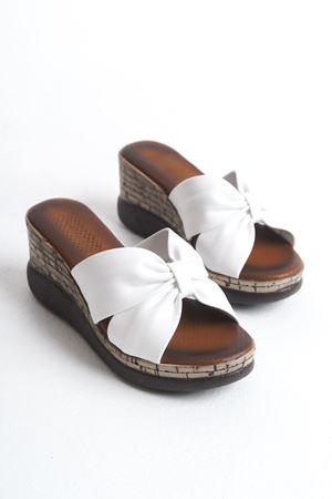 Mila; Beyaz,7,5 cm  Dolgu Topuklu Kadın Terlik