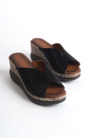 Adela; Siyah,7,5 cm Taş Detaylı  Dolgu Topuklu Kadın Terlik