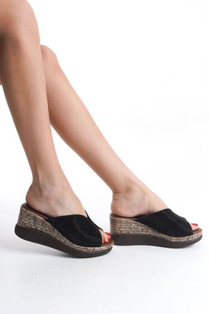 Adela; Siyah,7,5 cm Taş Detaylı  Dolgu Topuklu Kadın Terlik