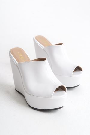 Armine;Beyaz,12 cm Mantar Dolgu Topuklu Kadın Terlik (KALIP İÇİN LÜTFEN AÇIKLAMAYI OKUYUNUZ)