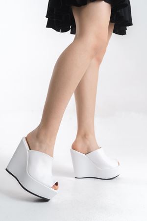 Armine;Beyaz,12 cm Mantar Dolgu Topuklu Kadın Terlik (KALIP İÇİN LÜTFEN AÇIKLAMAYI OKUYUNUZ)