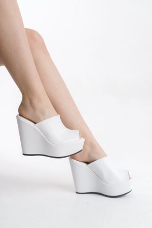 Armine;Beyaz,12 cm Mantar Dolgu Topuklu Kadın Terlik (KALIP İÇİN LÜTFEN AÇIKLAMAYI OKUYUNUZ)