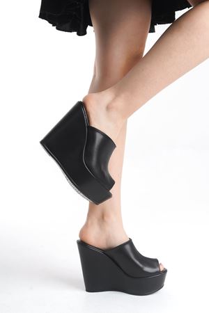 Armine;Siyah,12 cm Mantar Dolgu Topuklu Kadın Terlik(KALIP İÇİN LÜTFEN AÇIKLAMAYI OKUYUNUZ)