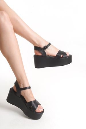 Sera; Kadın, Siyah  Burnu ve Arkası açık,7,5 cm  Dolgu Tabanlı Sandalet