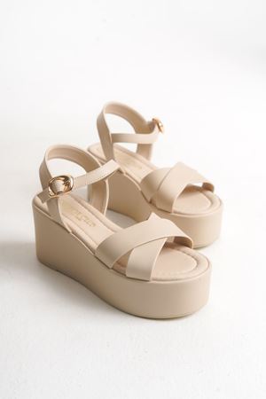 Sera; Kadın, Bej  Burnu ve Arkası açık,7,5 cm  Dolgu Tabanlı Sandalet 