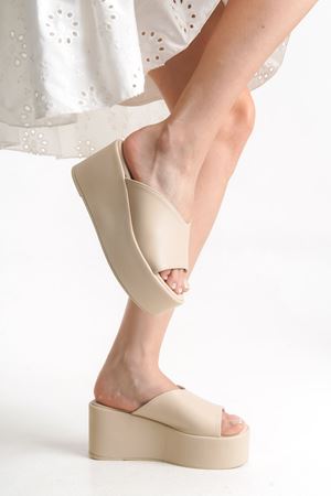 Vena; Kadın,Bej 7,5 cm  Dolgu Tabanlı Terlik