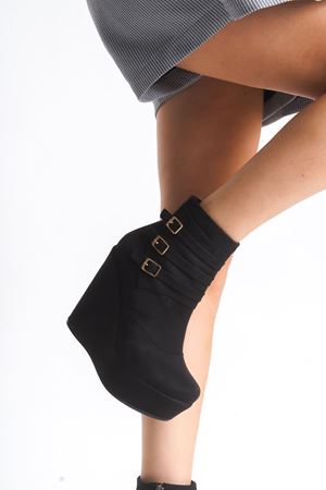 Dolly ; Siyah Süet Tokalı,12 cm Dolgu Topuklu Kadın Bot