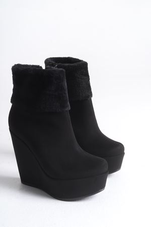 Eve ; Siyah Süet Kürk Detaylı,12 cm Dolgu Topuklu Kadın Bot