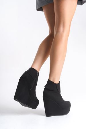 Eve ; Siyah Süet Yaka Detaylı,12 cm Dolgu Topuklu Kadın Bot